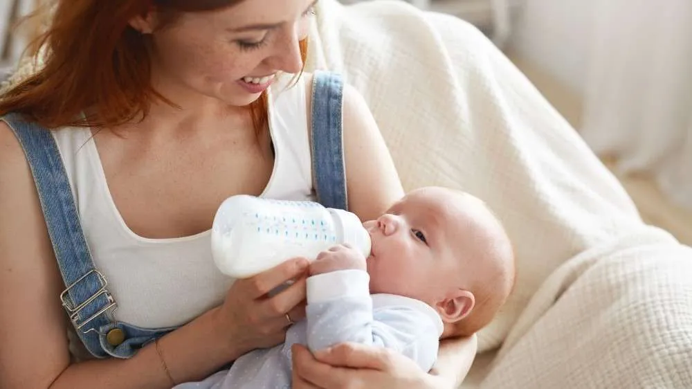 how-to-get-baby-to-take-a-bottle-baby-product-insider